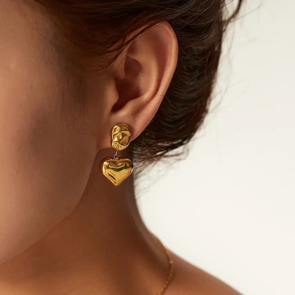 ◾️18k Gold Plated Heart Drop Earrings - Picture 4 of 14
